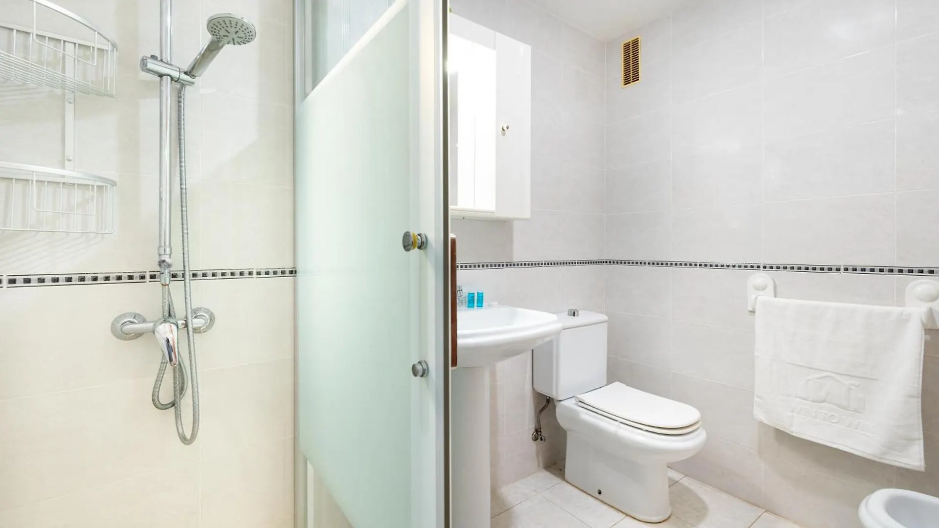 Wintowinrentals 1ª Linea De Playa, Parking Y Wifi Rincon de la Victoria Apartment