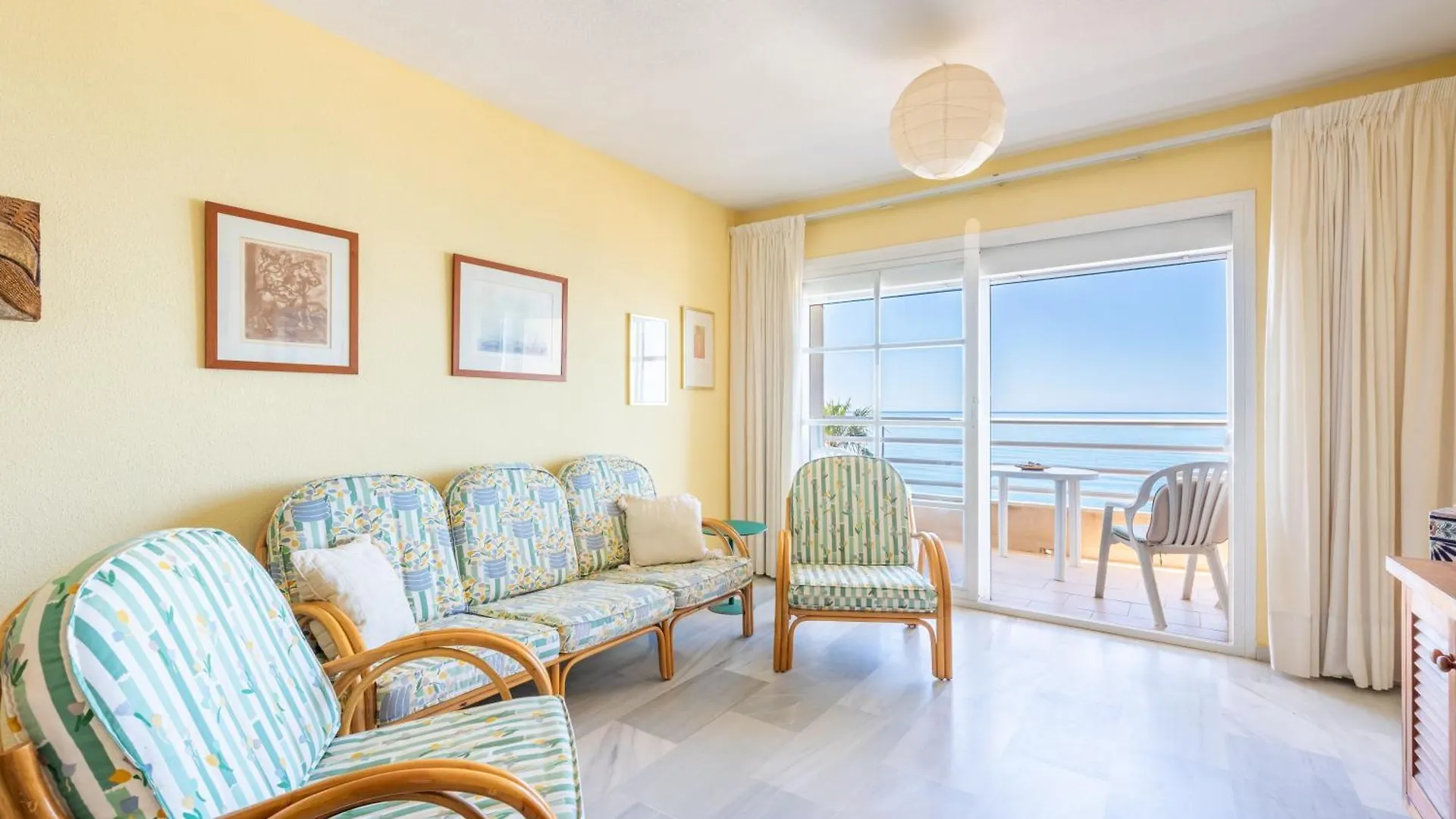 Wintowinrentals 1ª Linea De Playa, Parking Y Wifi Rincon de la Victoria 0*,  Spain